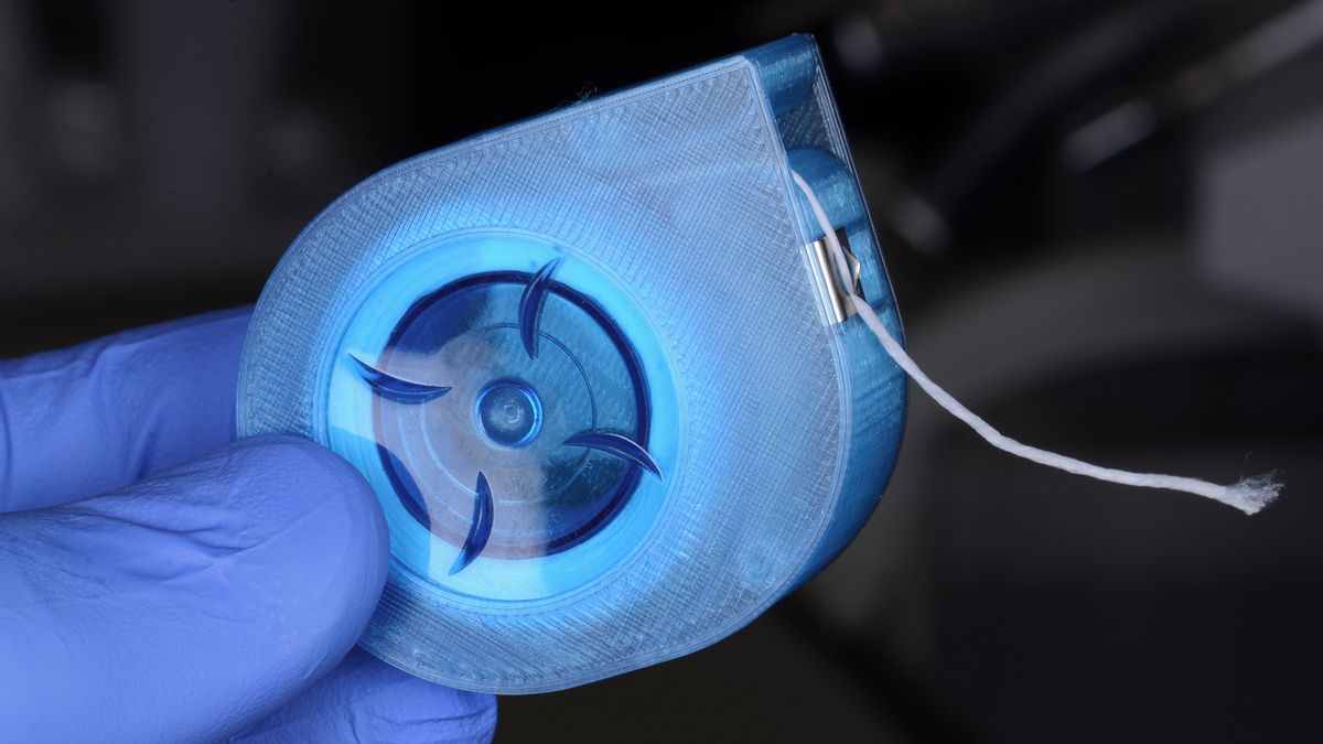 Čeští vědci vymysleli první probiotickou dentální nanonit na světě. Pomůže v boji s parodontózou