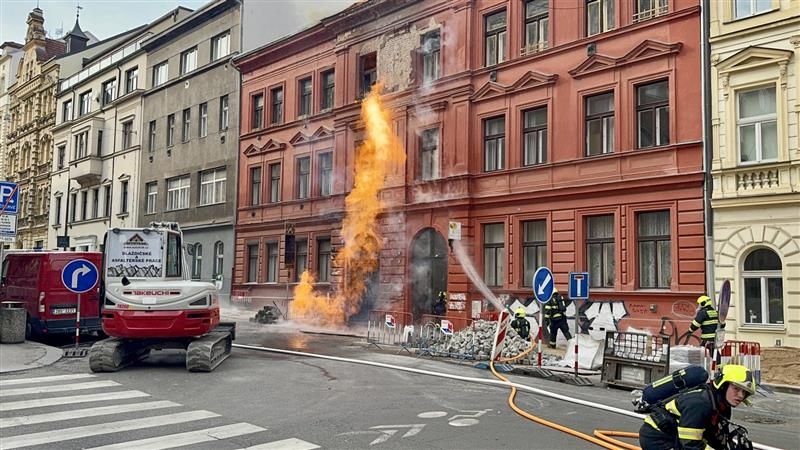Den po požáru plynu na Letné. Škoda 20 milionů, krizový štáb řeší školku i doktora