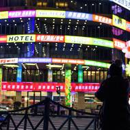 Čínské hraniční město Tan-tung se chystalo na rozšíření styků se Severní Koreou, ty ale před lety ochladly. Teď se po šesti letech obnovuje aspoň vlakové spojení. 