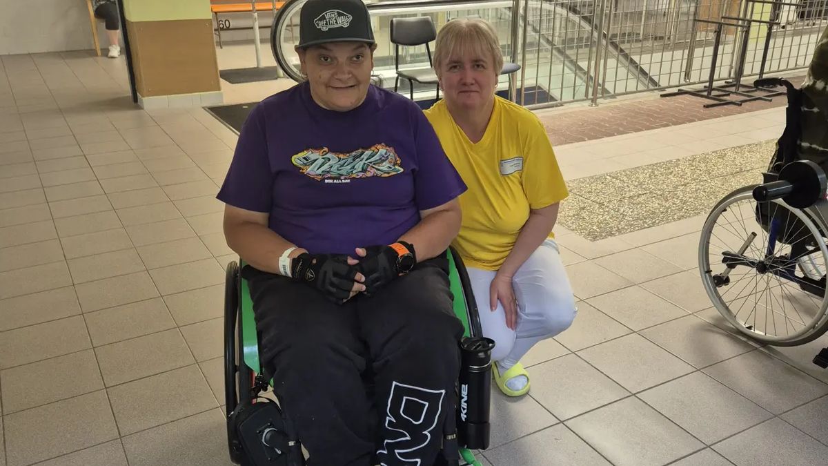 Práce je pro Evu na vozíku všechno, naplňuje ji kontakt s lidmi a pocit užitečnosti. Život by jí ulehčil elektropohon