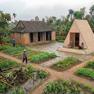 Takto může domek vypadat v blízkosti dalších staveb na pozemku (vizualizace). 