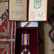 Řád za statečnost 3. stupně in memoriam pro Karla Kučeru od ukrajinského prezidenta Volodymyra Zelenskeho