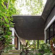 Díky spoustě volného prostoru objekt působí vzdušně.