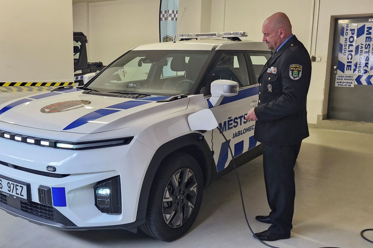 Jablonec reaguje na útok z Chřibské, strážníky vybaví dlouhými zbraněmi