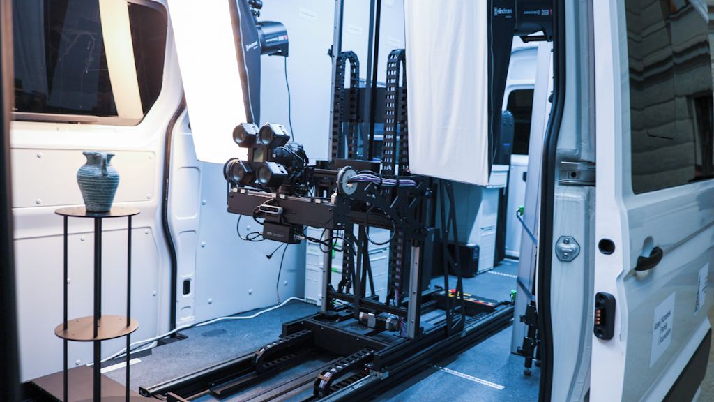 Digitalizační stanice Archa III pojede z Prahy na Ukrajinu dokumentovat ohrožené památkové předměty