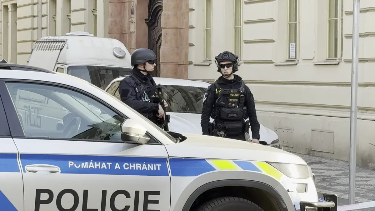 Muž se v centru Prahy zabarikádoval v bytě, zadržela ho zásahová jednotka