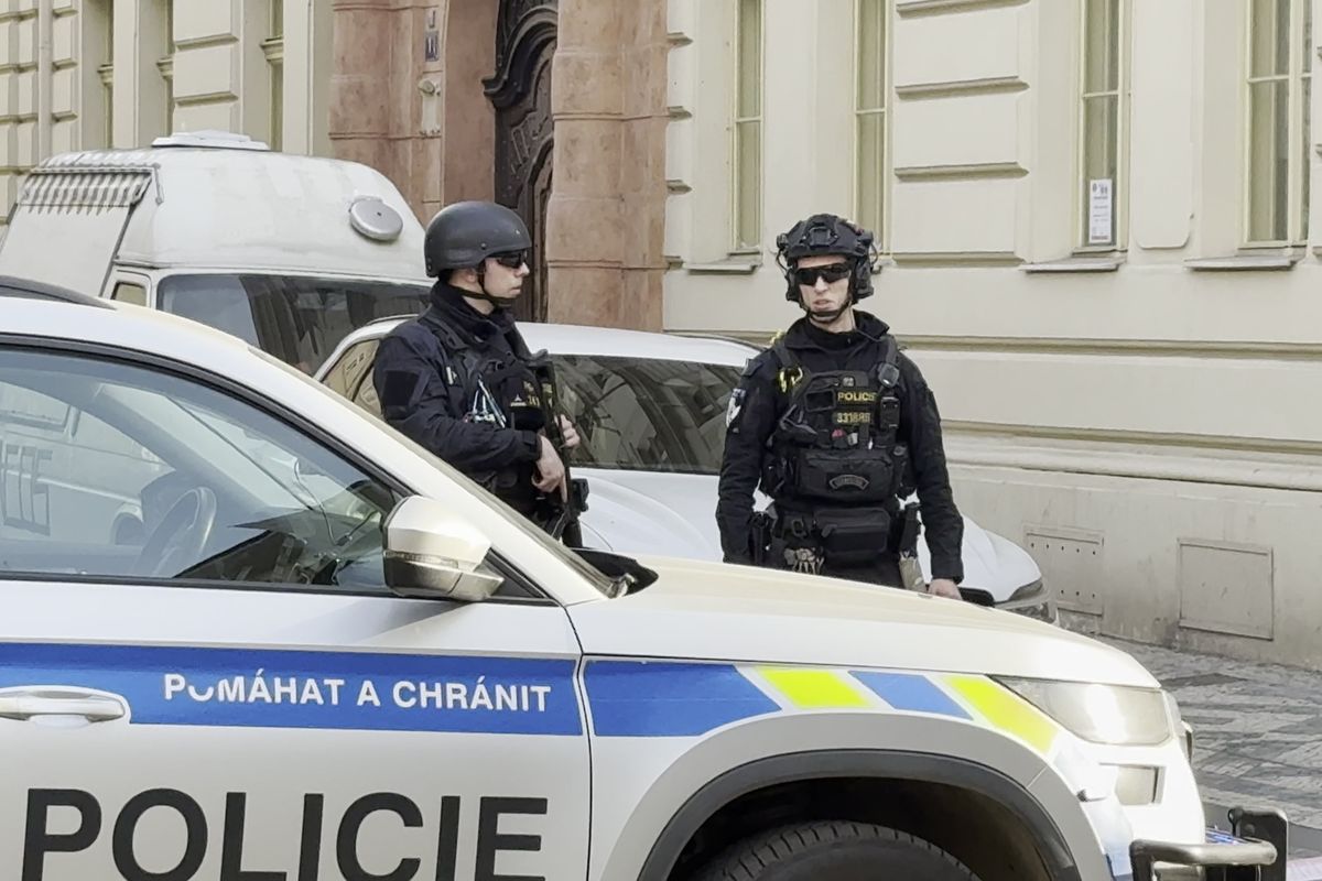 Muž se v centru Prahy zabarikádoval v bytě, zadržela ho zásahová jednotka