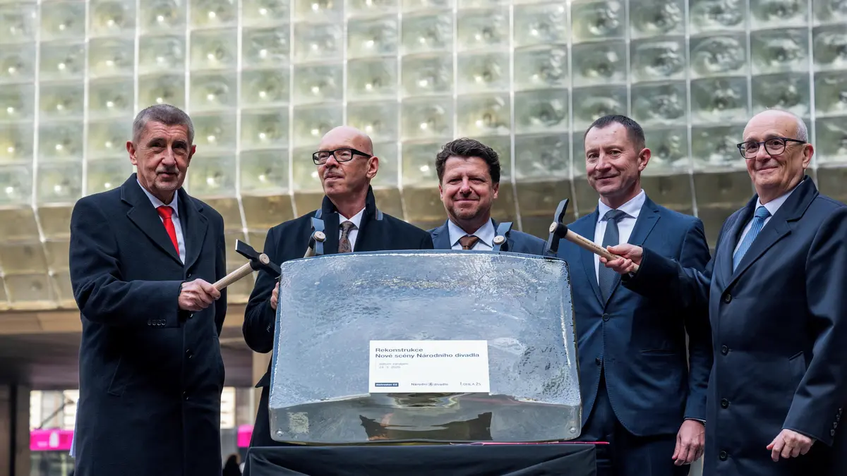 Glosa: Zneužitá Nová scéna