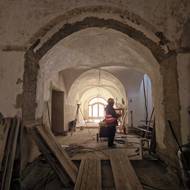 Stará radnice ve Žďáru nad Sázavou prochází velkou rekonstrukcí, hotovo má být v červenci.