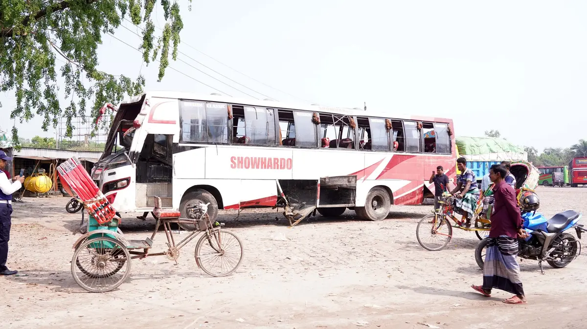 Do řeky v Bangladéši spadl autobus, zemřely nejméně dvě desítky lidí