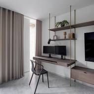 Závěsy jsou instalovány do nik v podhledech. Ty byly v domě už původně.