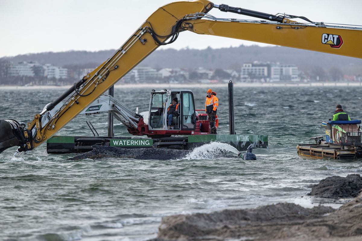 FOTO: Obří záchranná akce, v Německu vyprošťovali uvízlého keporkaka