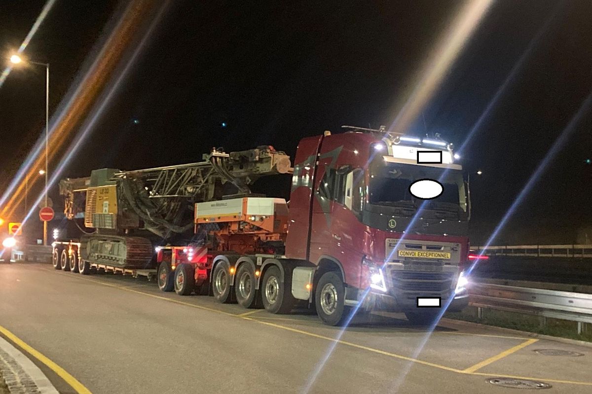 Kamion na D3 táhl vrtnou soupravu. Řidič vážení nedovolil, zaplatil sto tisíc