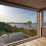 Některé části domu mohou být při silném větru poněkud pohyblivé, to však bylo záměrem architektů.