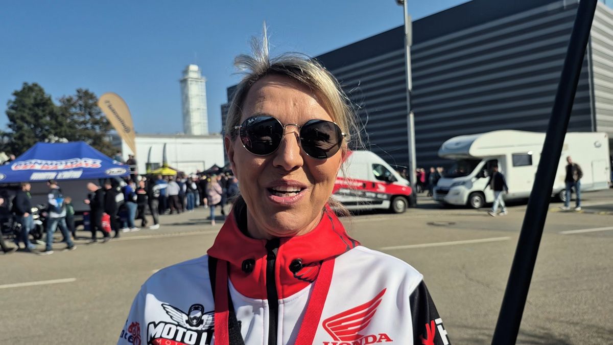 Motorkářek v Česku výrazně přibývá, v autoškolách to ale nemají lehké. Občas čelí i nadávkám