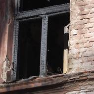 Oheň na místě plál téměř čtyři hodiny. 