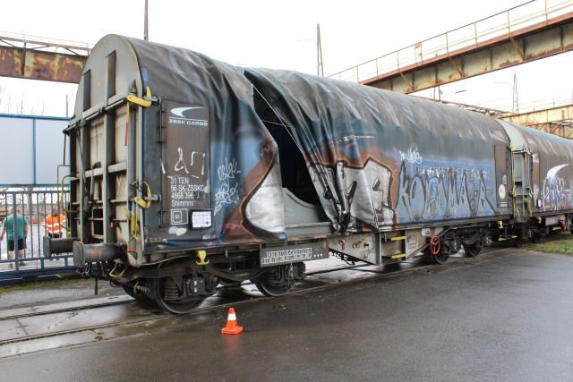 Opilý řidič nákladního auta narazil v Přerově do jedoucího vlaku