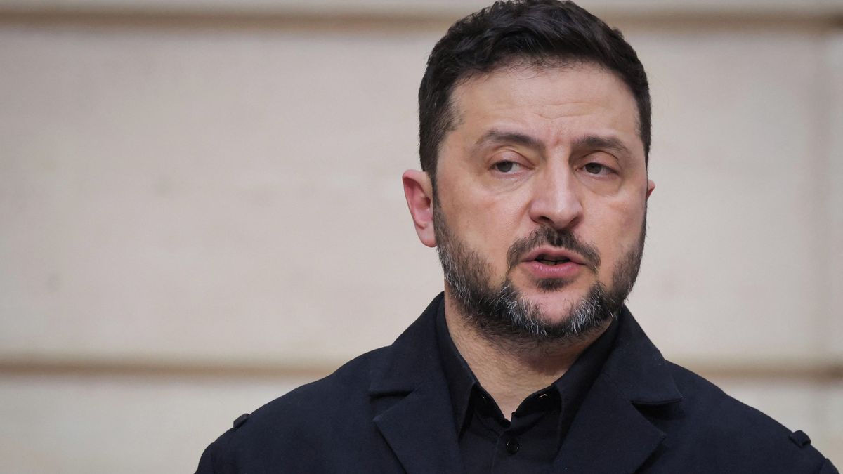 Kdo neslouží v parlamentu, ať jde na frontu, vzkázal Zelenskyj vystrašeným poslancům