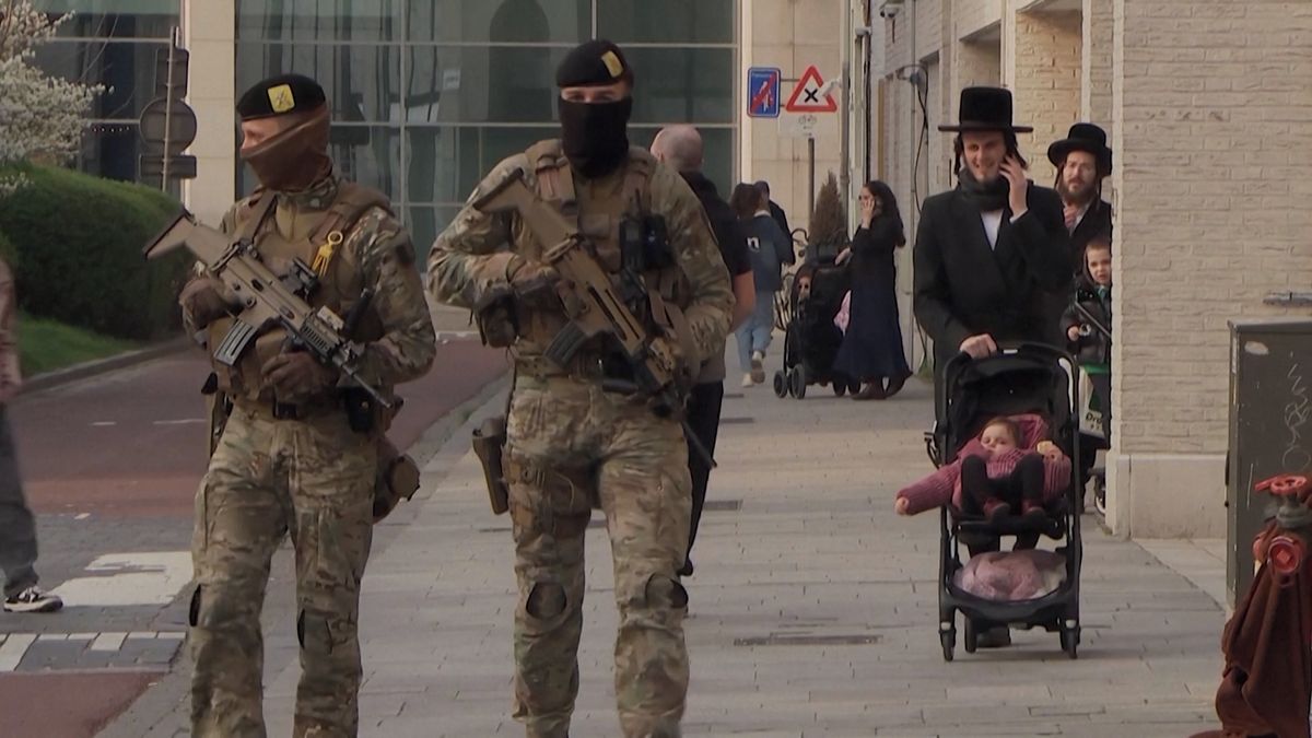 Belgická policie zadržela dva nezletilé podezřelé z antisemitského žhářství