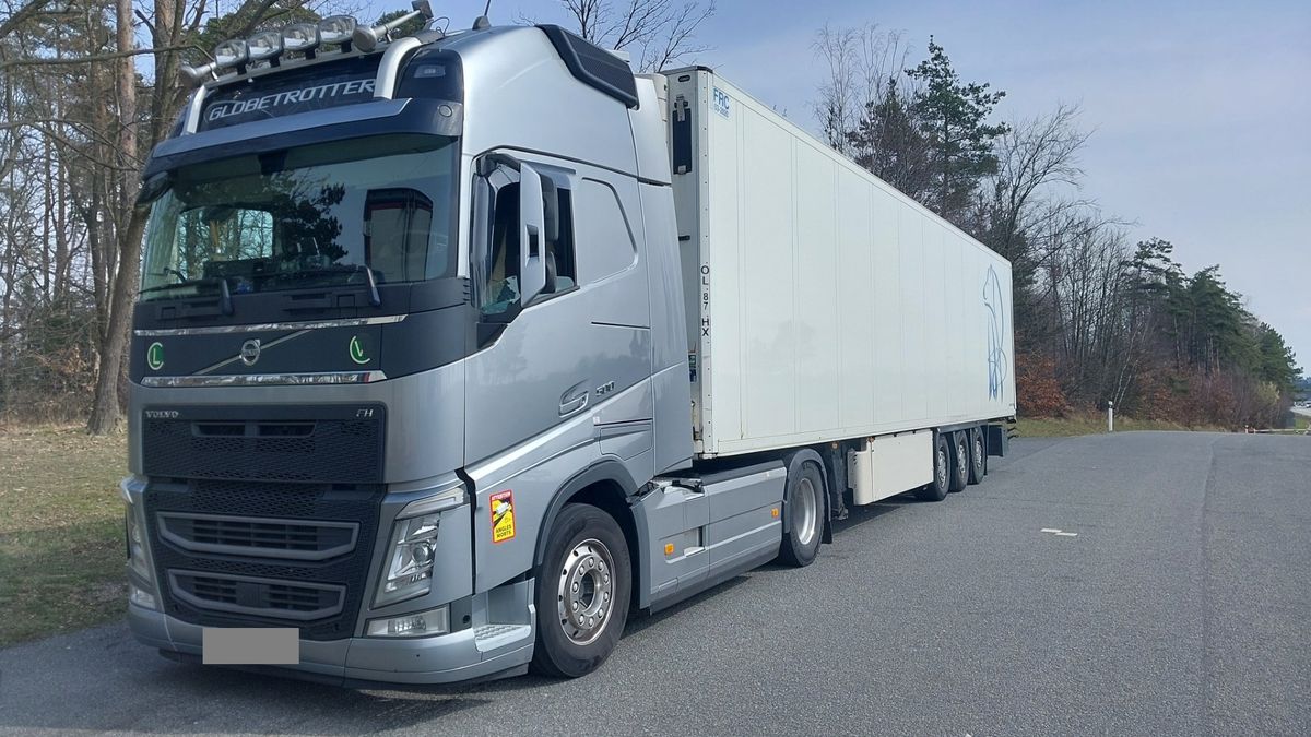 Rumunští kamioňáci frčeli po D1 přes Vysočinu bez karty v tachografu, dopravce to stálo 550 tisíc