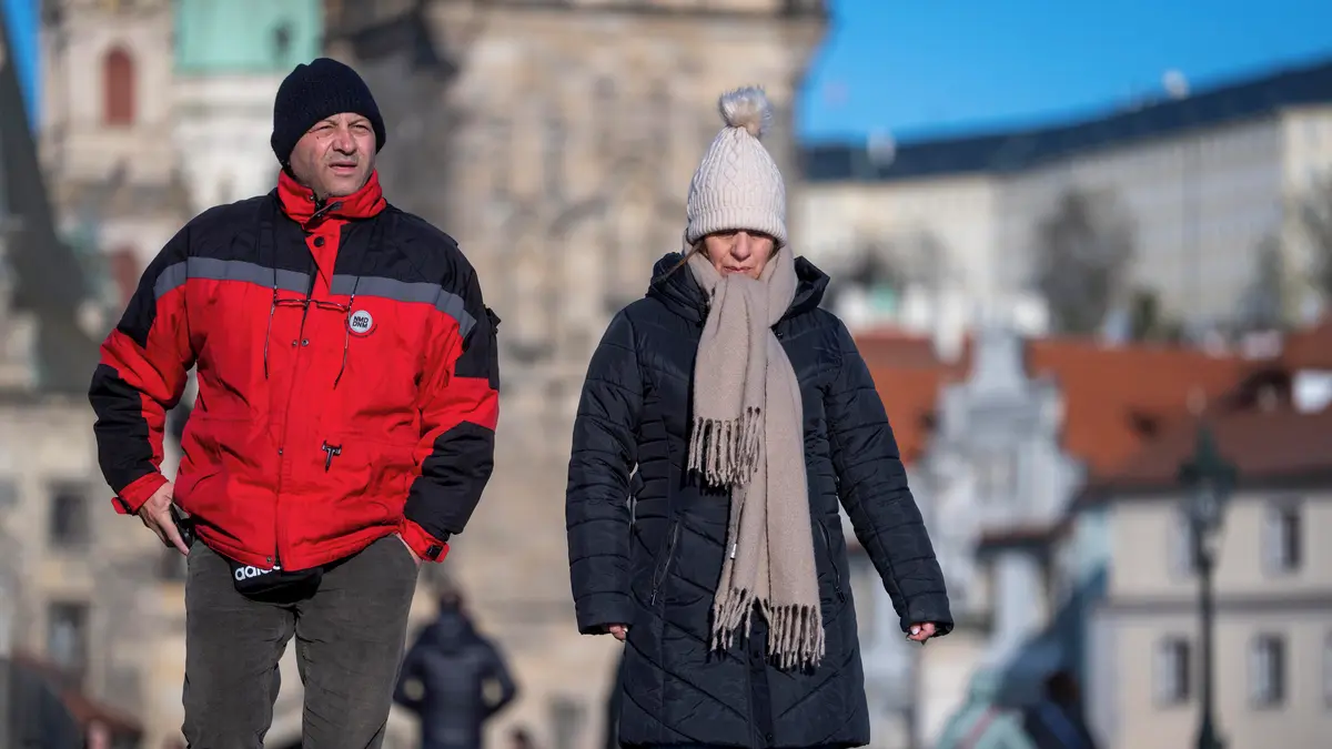 FOTO: Zima se nevzdává. S teplotou okolo nuly je znovu čas na zimní bundy