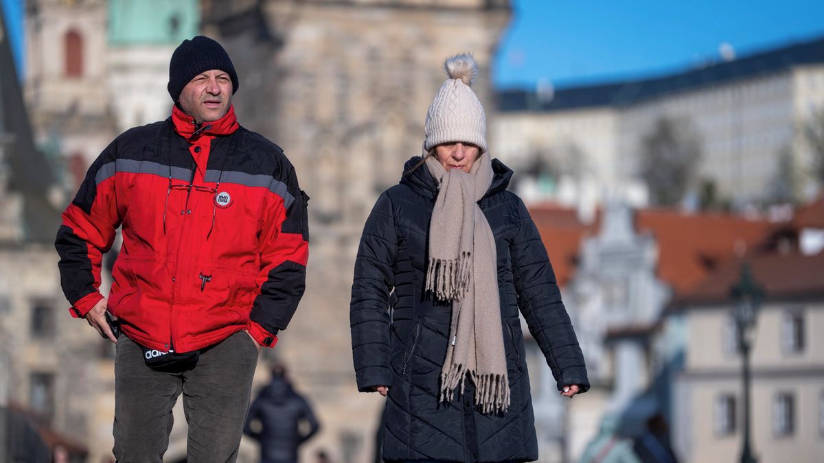 FOTO: Zima se nevzdává. S teplotou okolo nuly je znovu čas na zimní bundy