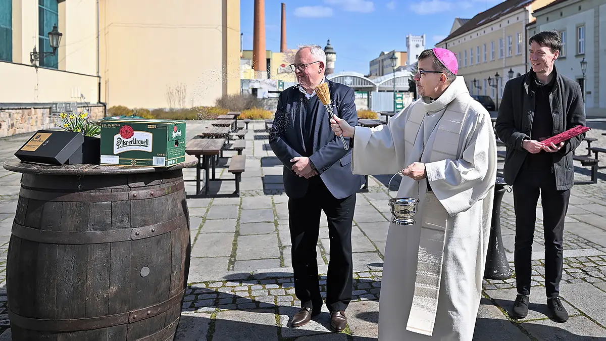 Papež má rád české pivo, dostane velikonoční várku plzeňského ležáku