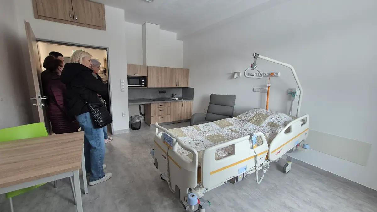 Domov pro seniory je propojen s nemocnicí, potřeba jsou stovky lůžek pro lidi s demencí