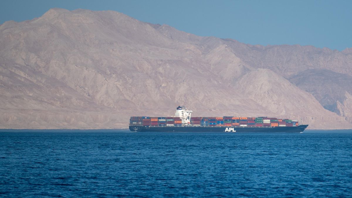 Hormuzským průlivem propluly první lodě od uzavření příměří