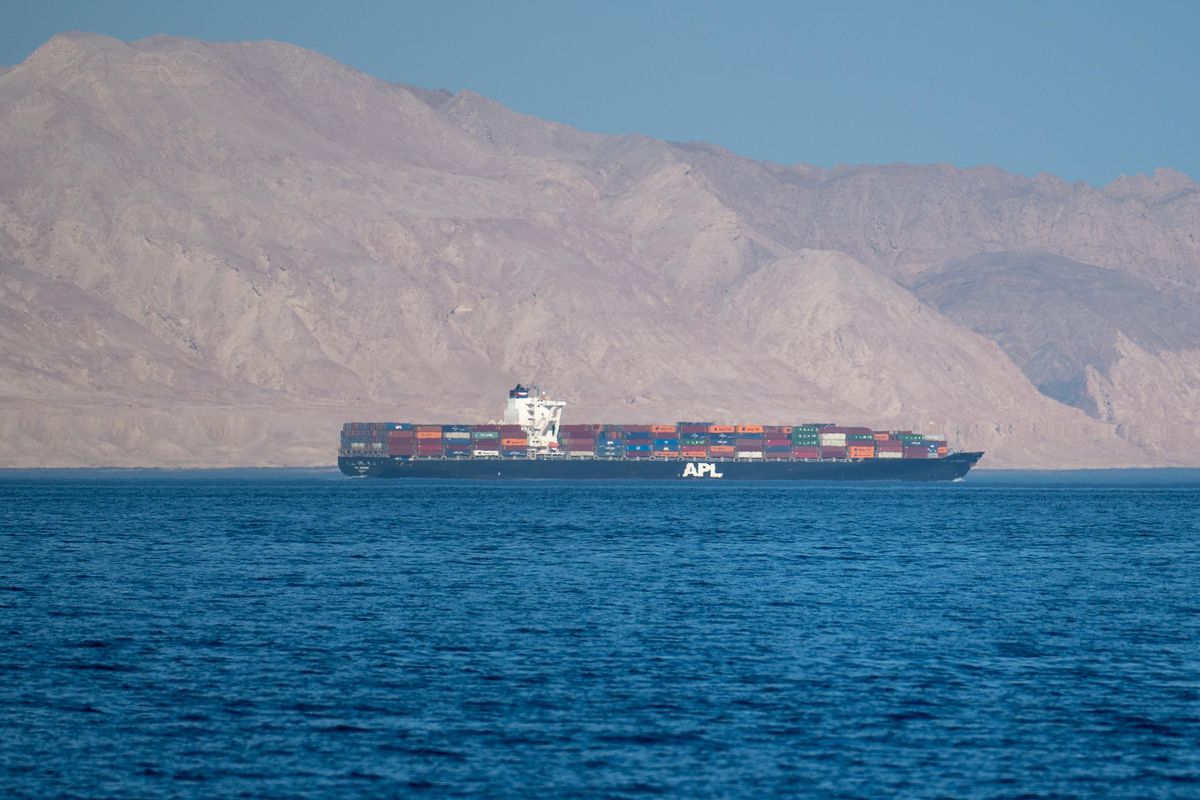 Hormuzským průlivem propluly první lodě od uzavření příměří