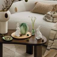 Letošní trend velí uměřenost v množství dekorací i v celkovém stylu. To hraje do karet každému, kdo řeší velikonoční výzdobu na poslední chvíli.