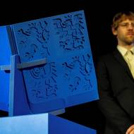 Slavnostní provedení se bude používat při prezidentských či poslaneckých slibech. Má vzniknout i kapesní verze. 