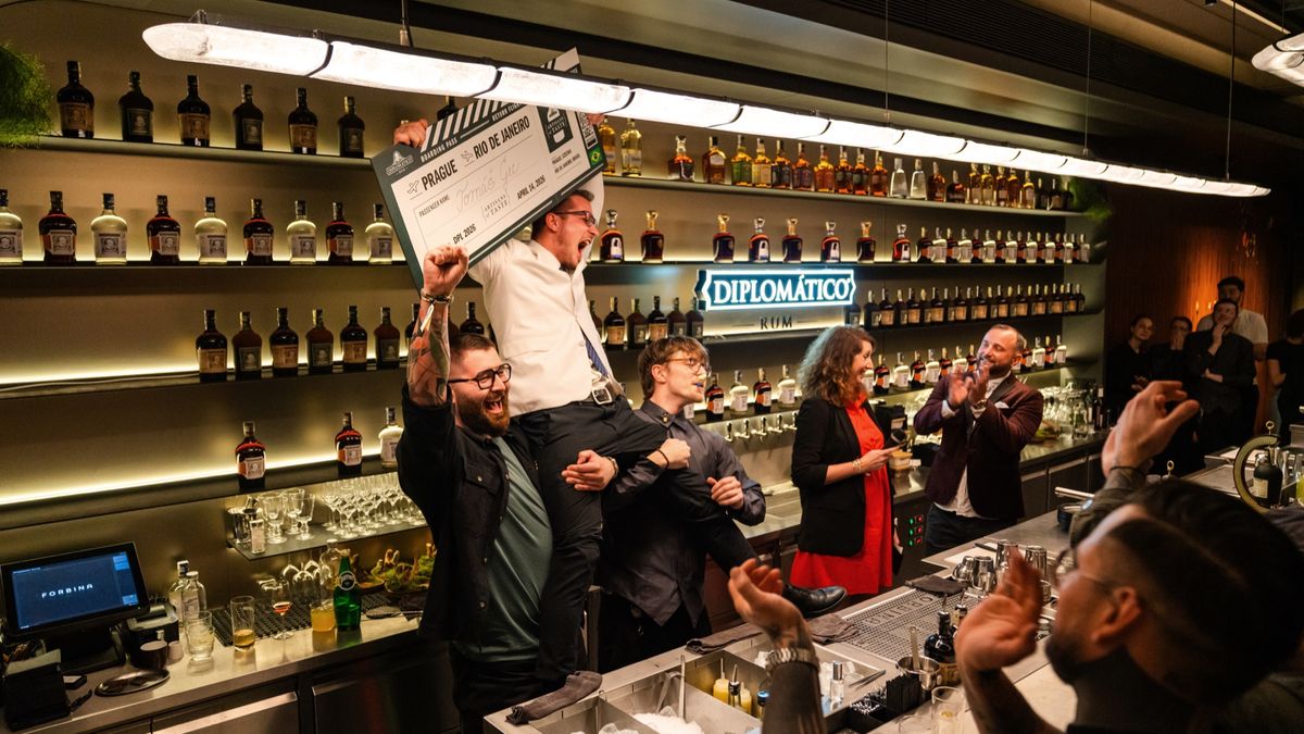 Barman Grandhotelu Pupp opanoval koktejlovou soutěž a poletí reprezentovat Česko do Brazílie
