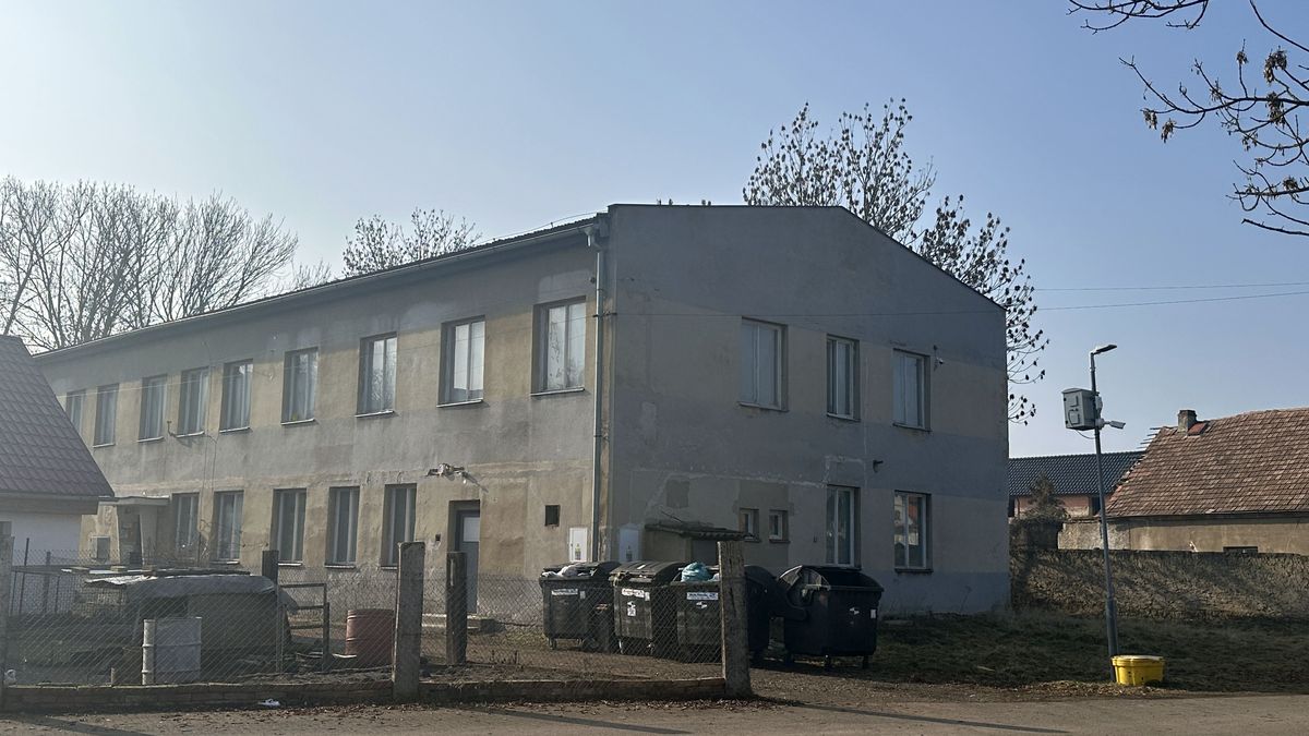 Otec ubitého dítěte je namakaný a bere steroidy, popsal muž z ubytovny na Lounsku