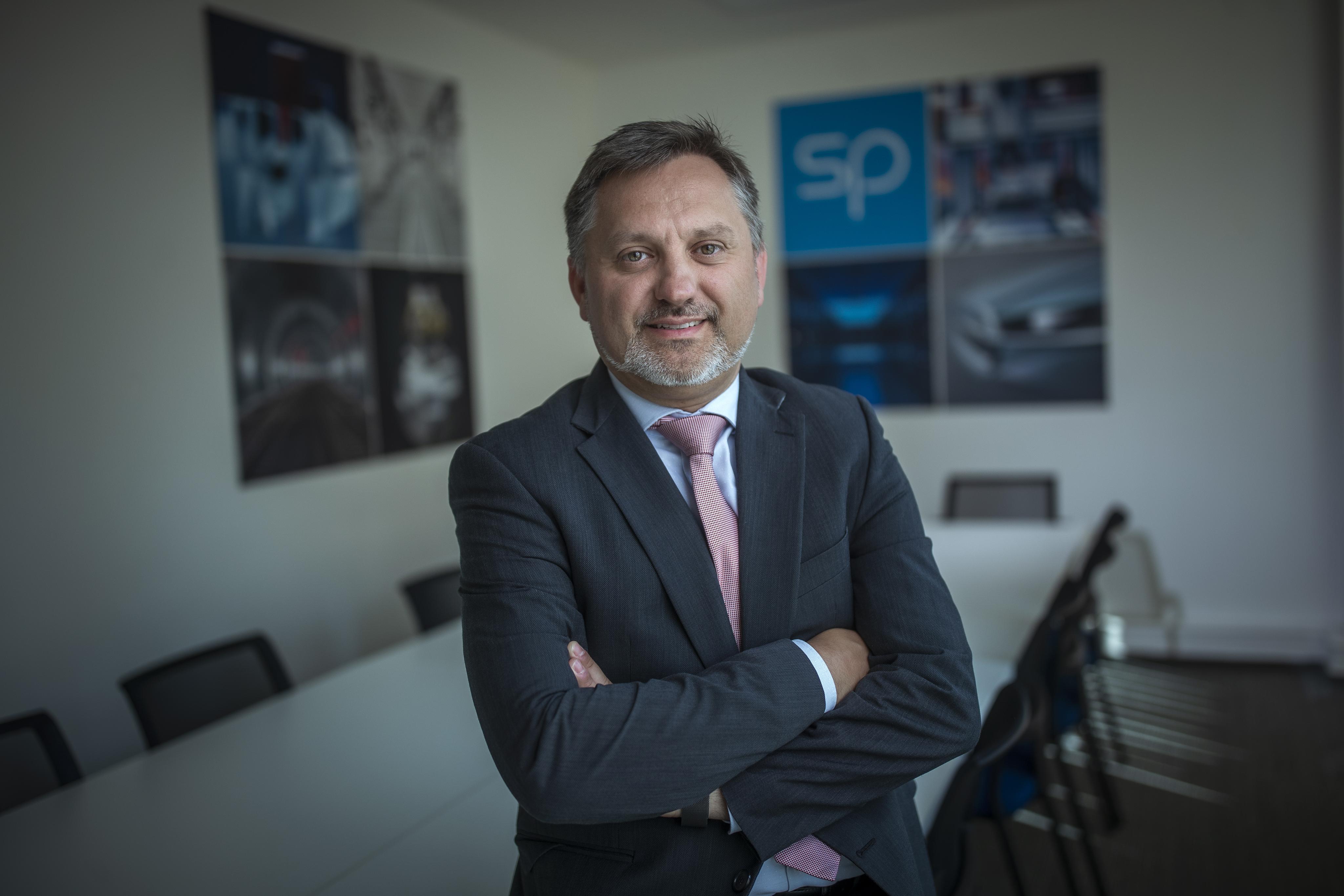 CHDCND Séc cần người nước ngoài. Nếu không, sẽ thiếu hàng trăm ngàn người mỗi năm tại các bệnh viện và công trình xây dựng, cảnh báo Rafaj