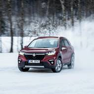 Na místo jsme se vypravili za volantem vozu S-Cross, který vedle praktičnosti umí i pobavit.