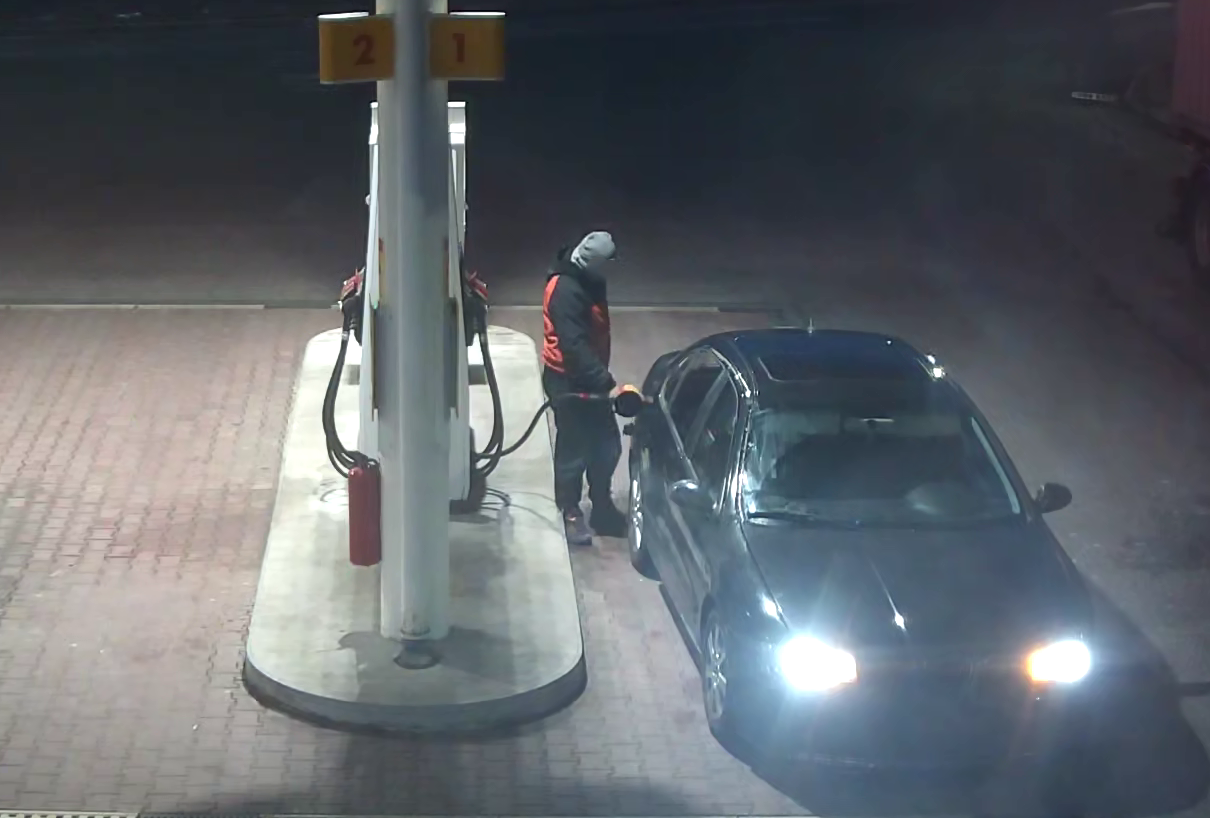 Fantom benzinek dopaden. Na ulici ho poznal policista v civilu