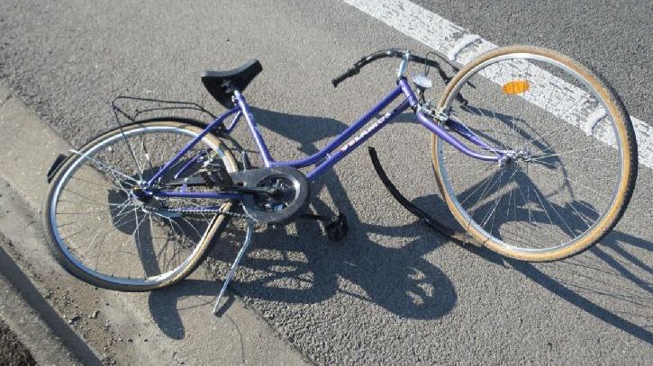 Auto srazilo na Šumpersku seniora na kole