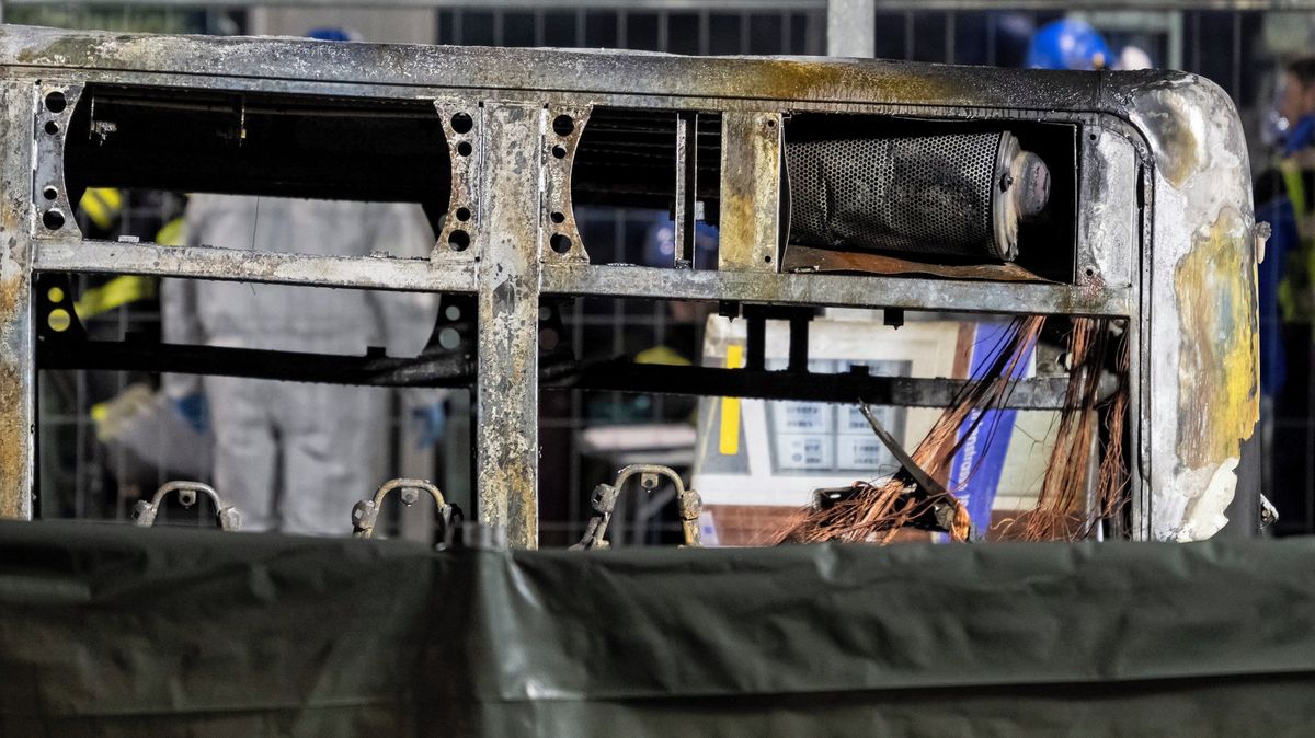 Tragédie ve Švýcarsku. Při požáru autobusu zemřelo nejméně šest lidí