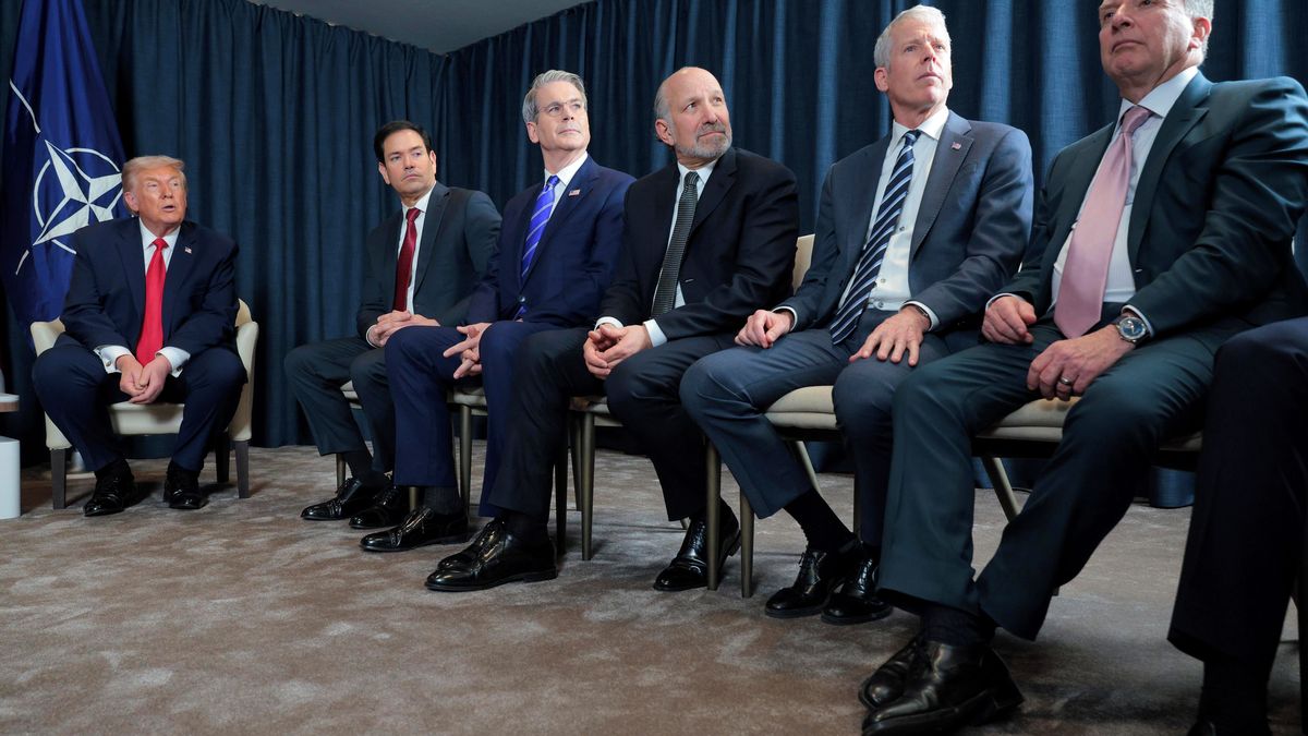 „Kluci se je bojí nenosit“. Trump nadšeně kupuje ministrům své oblíbené boty