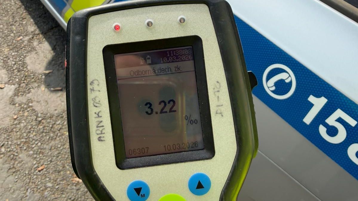 Silně opilý šofér z Tachovska nezastavil na stopce. Nadýchal 3,22 promile