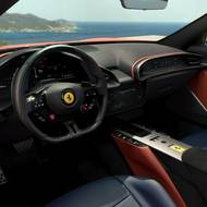 Interiér Ferrari Amalfi Spider v barvě červené Tramonto