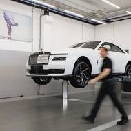 Připraven musí být i na servis elektromobilů.