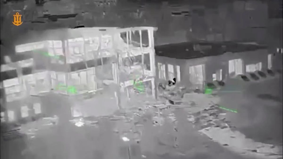 Ukrajinci udeřili na ruskou továrnu na opravu protivzdušné obrany. Ukázali to na videu