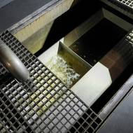 Vyplachovací vany jsou plněny vodou jímanou přímo z Vltavy.