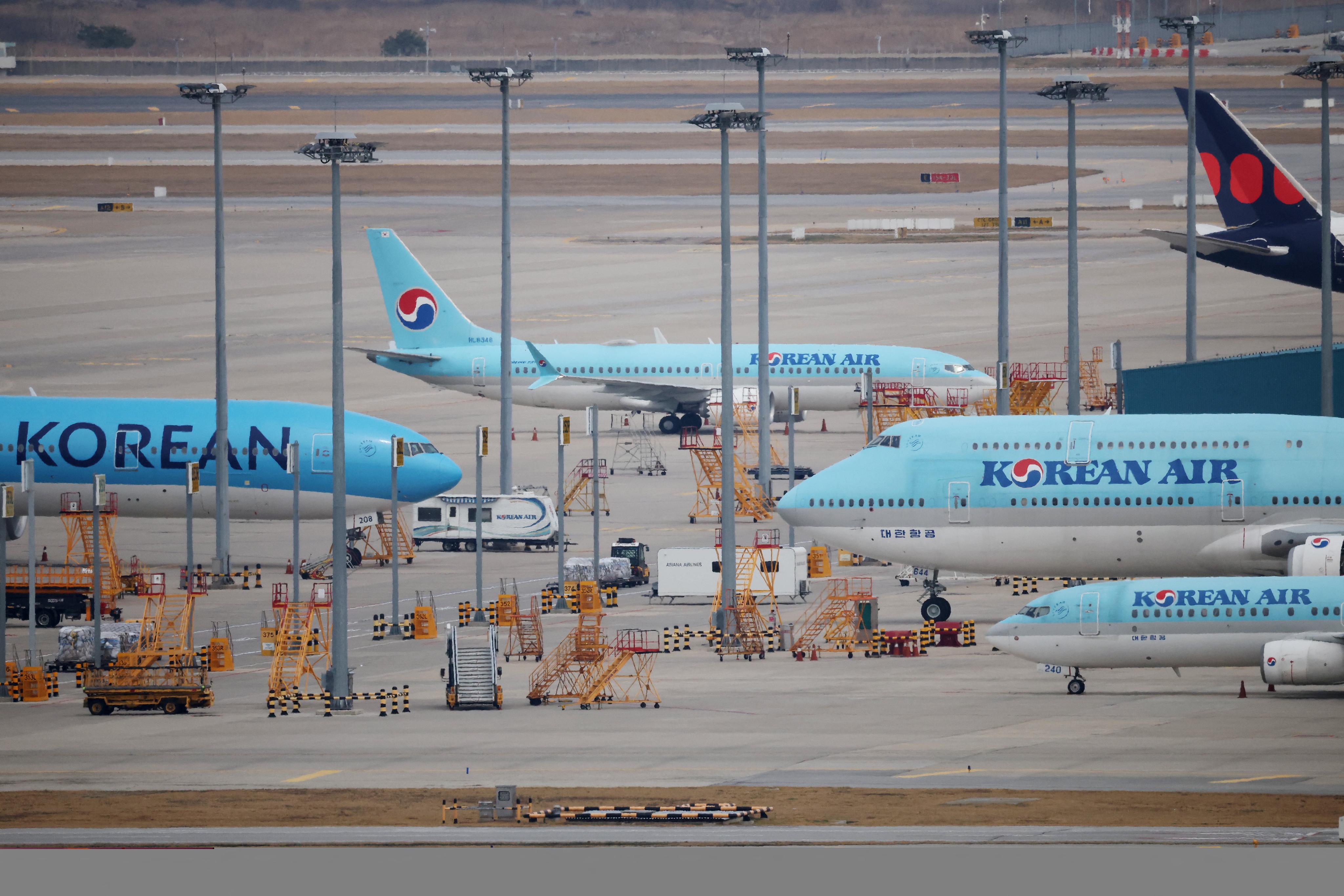 Korean Air tiết kiệm do giá dầu cao. Các hãng hàng không ở châu Á chịu 'cuộc khủng hoảng kép'