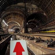 Florenc je jednou je stanic, kde se dá přejet mezi tunely v různých směrech.