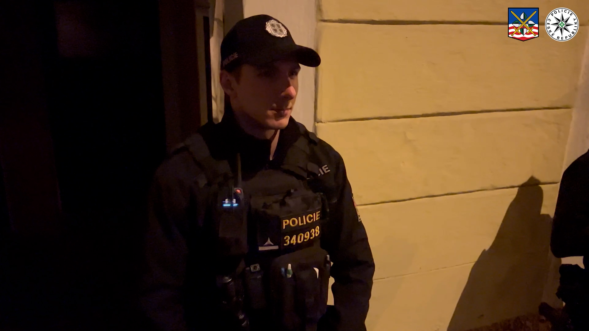 Ženu měl v bytě ve Varech ubít k smrti. Policie obvinila opilce z vraždy