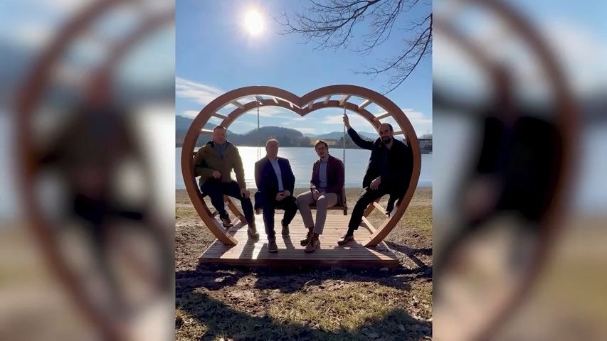 Přání k MDŽ vedení města Kopřivnice je opět hitem internetu