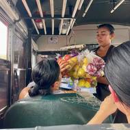 V chicken busech lze zakoupit nejrůznější zboží.